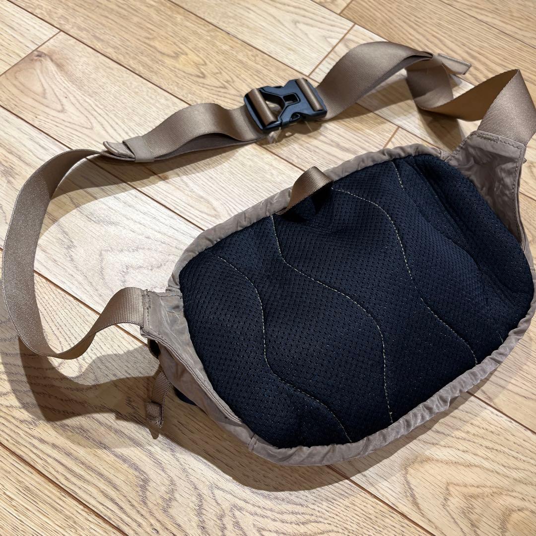 C.P. COMPANYシーピーカンパニーボディバッグ NYLON B カーキ