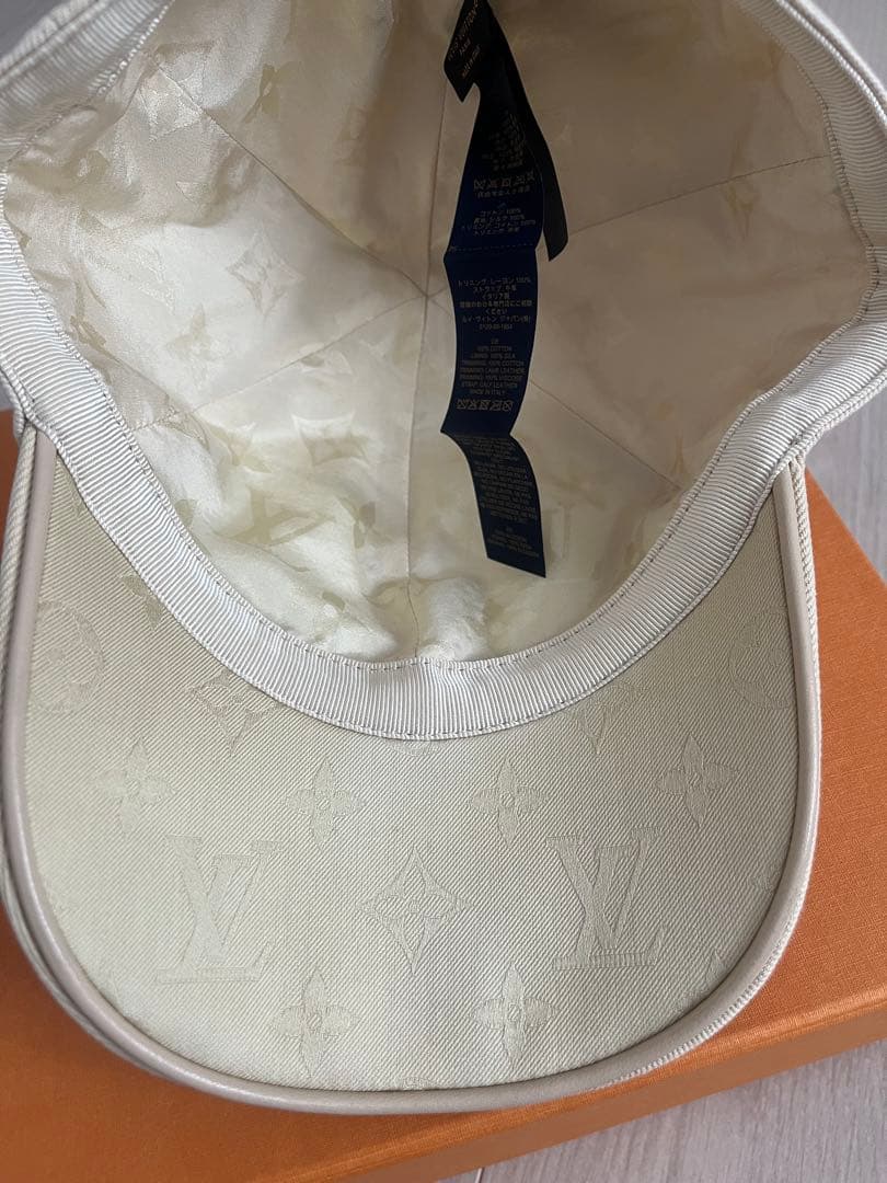 LOUISVUITTONキャップ