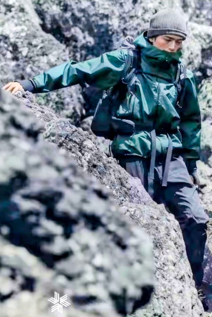 ゴールドウィン　ゴアテックスプロ　3Lジャケット　ディープサイプレス　サイズ3