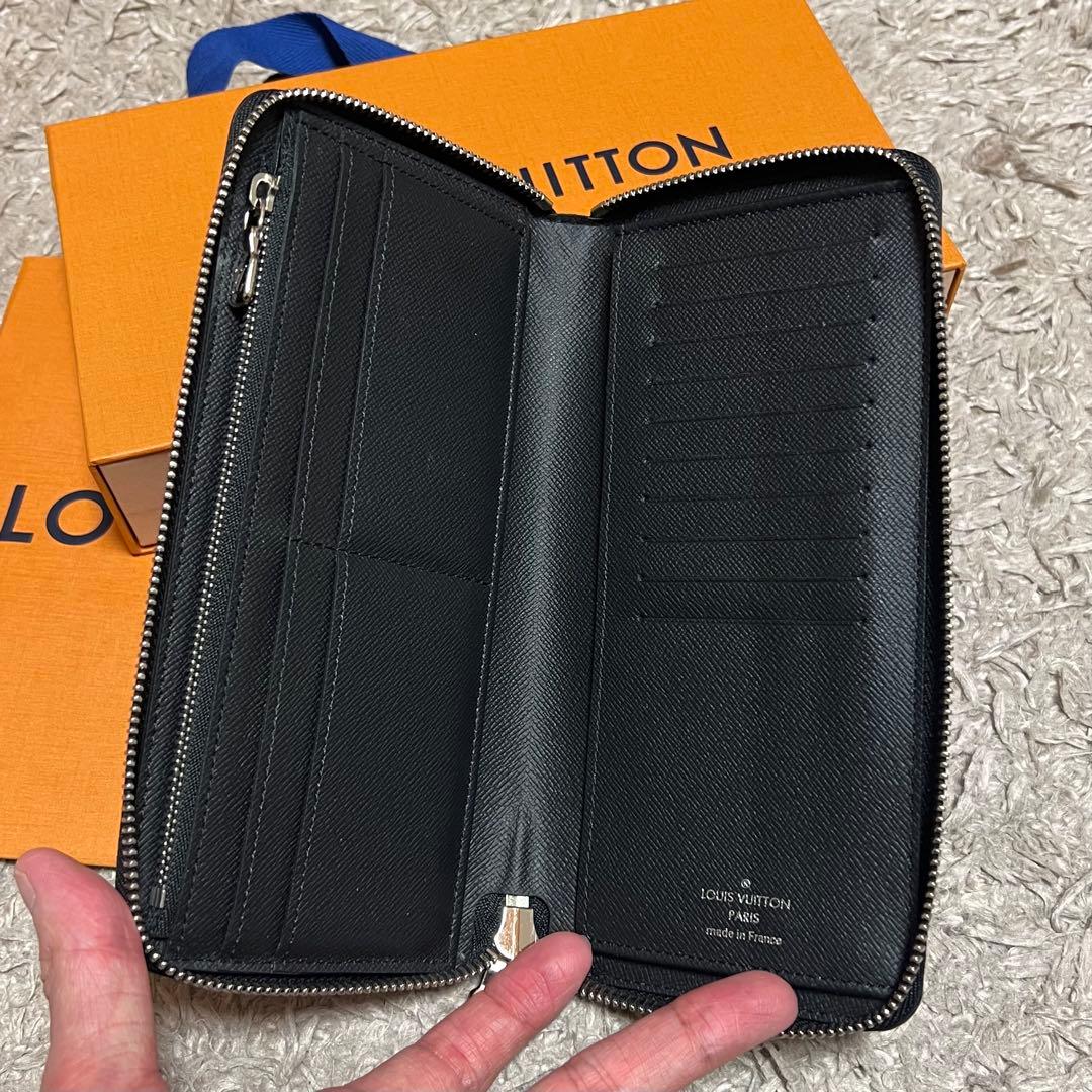 【美品】ルイヴィトン　ジッピーウォレットヴェルティカル　エピ　長財布　黒