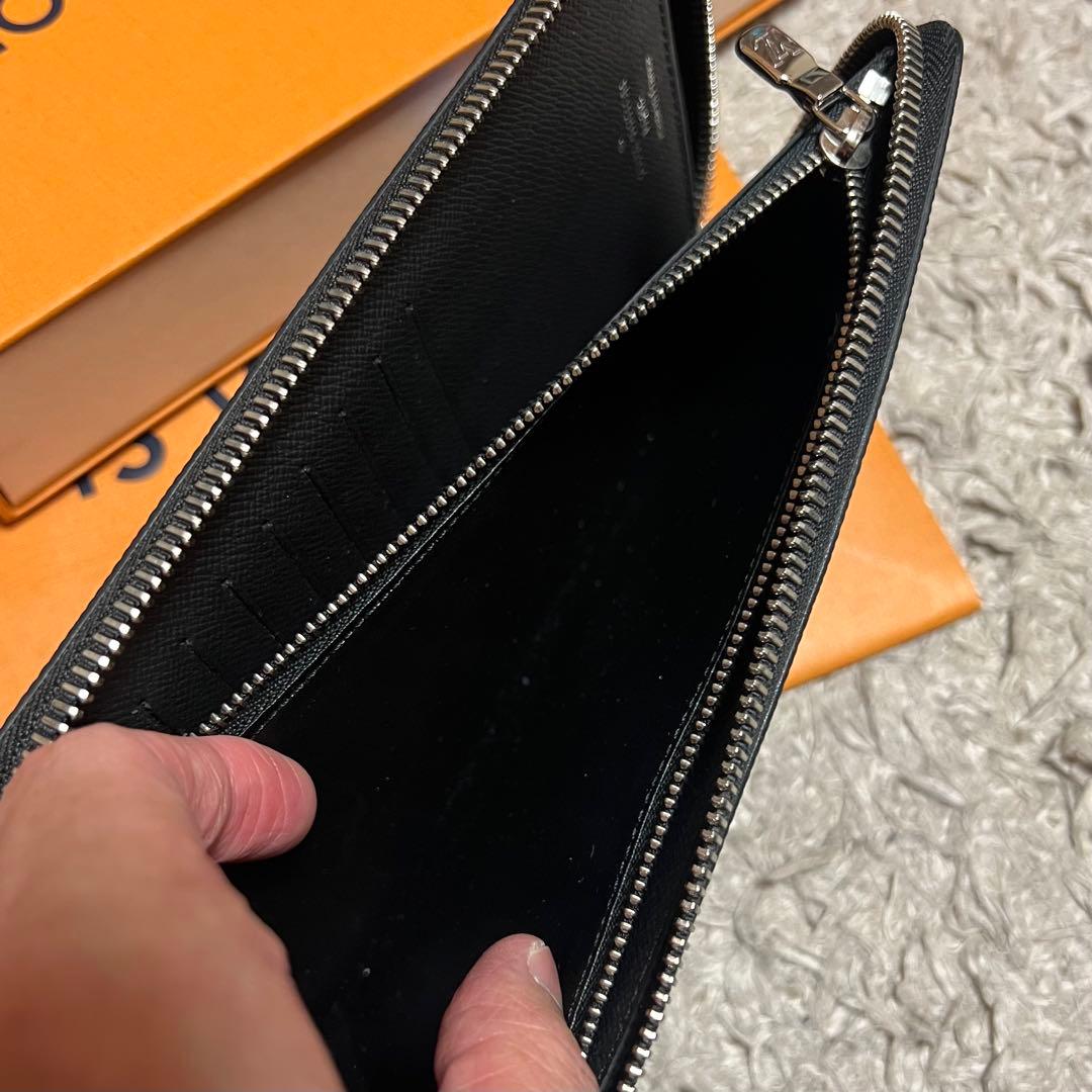 【美品】ルイヴィトン　ジッピーウォレットヴェルティカル　エピ　長財布　黒