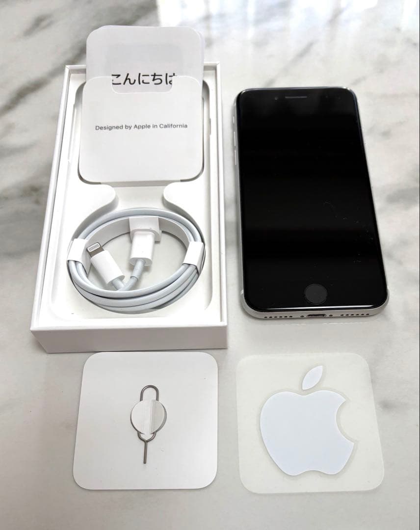 【極上美品】付属品未使用 iPhoneSE2 第二世代　ホワイト SIMフリー