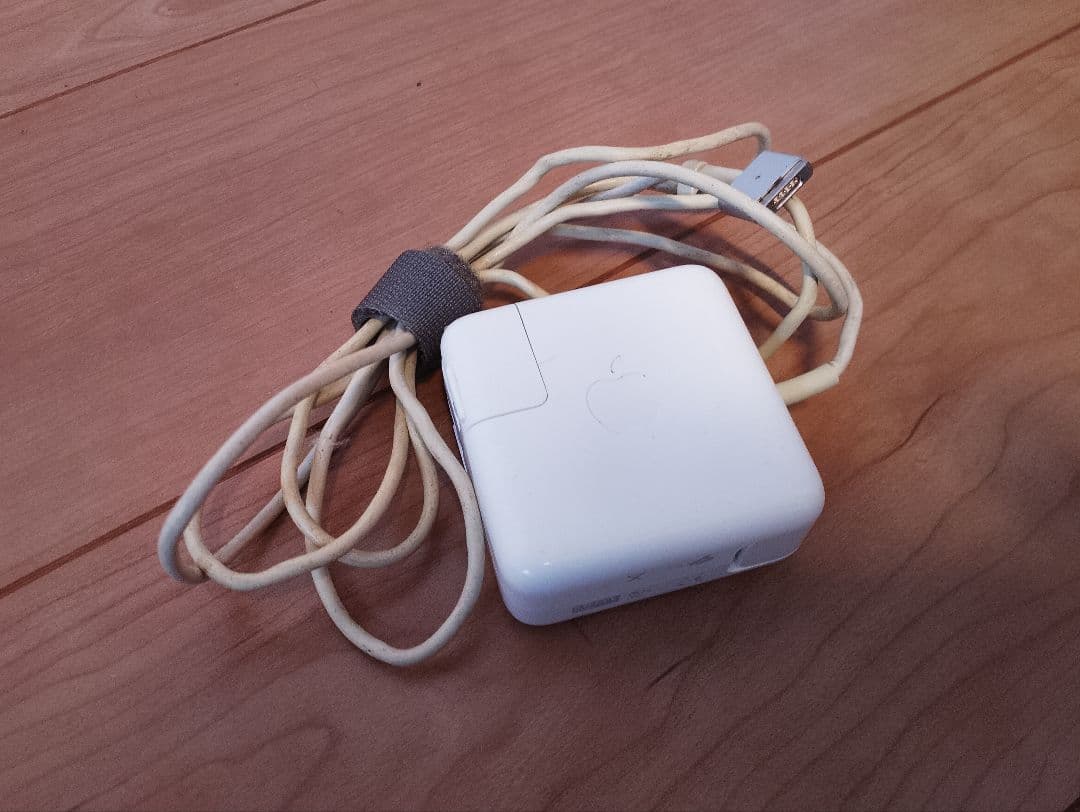 Apple MacBook Air 13インチ 充電器・箱付 OS未インストール