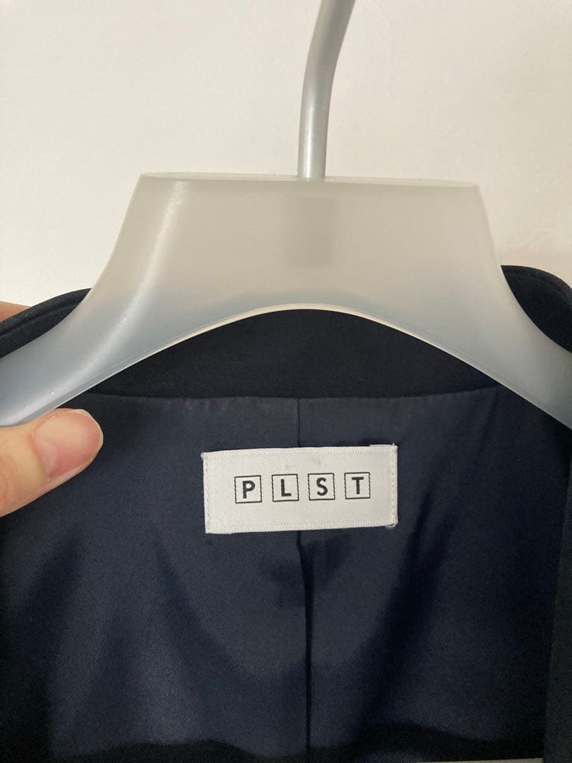 PLST プラステ　ノーカラーパンツスーツ　ネイビー　M