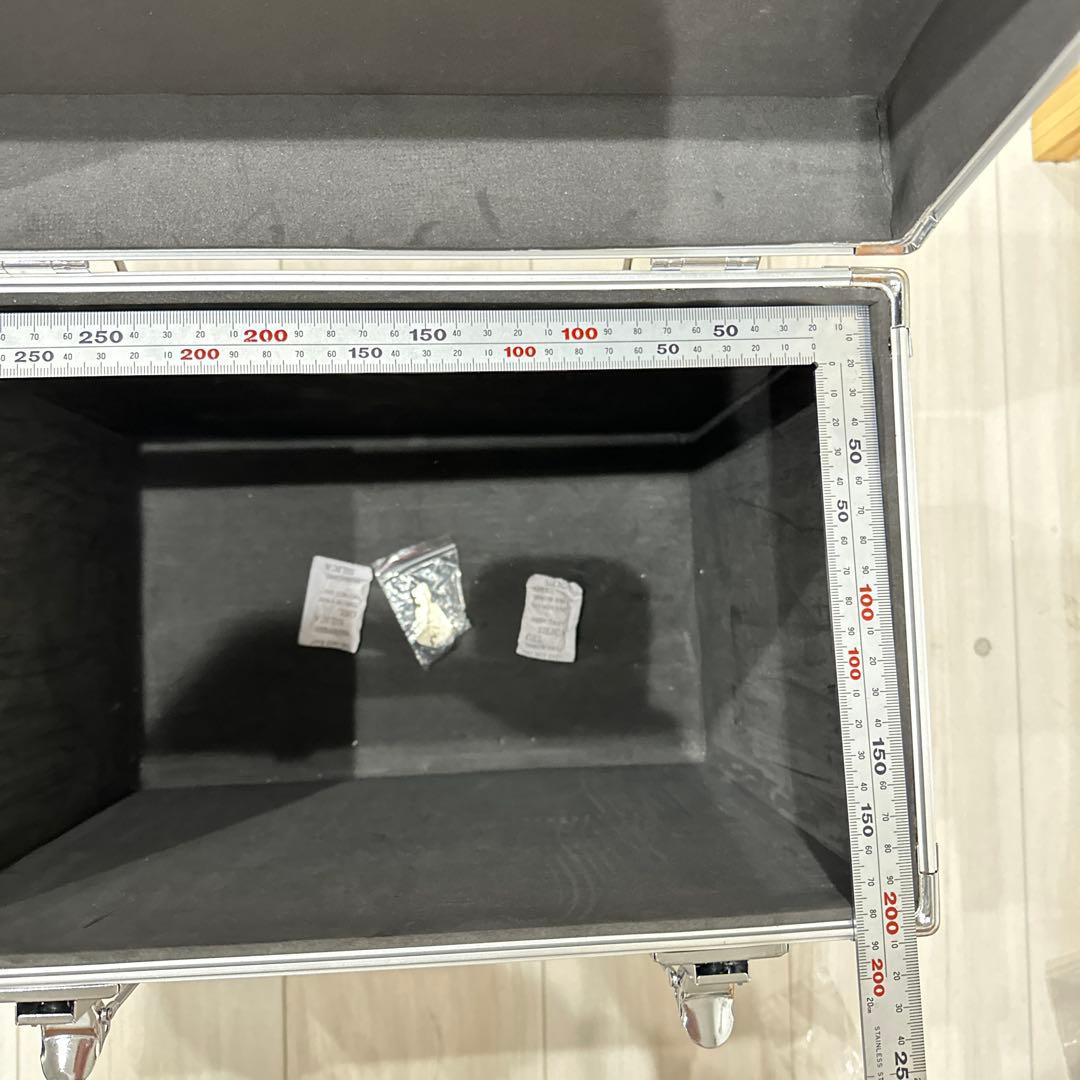 シルバーアルミニウムケース 鍵付き　レコードケース