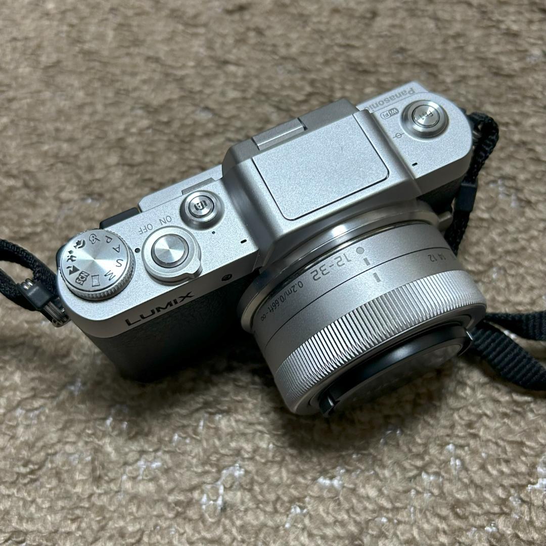 Panasonic DMC-GF7W ミラーレス一眼