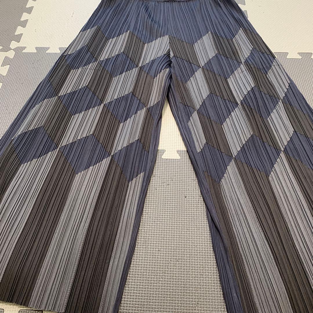 PLEATS PLEASE グレー系 ガウチョパンツ　裾カットあり