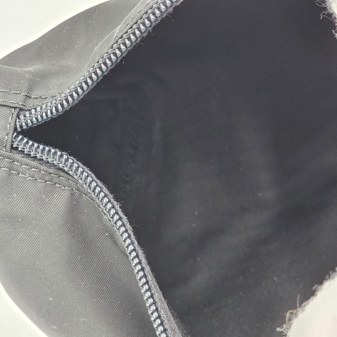 【極美品】PRADA ブラック ナイロン ポーチ　未使用級　プラダ