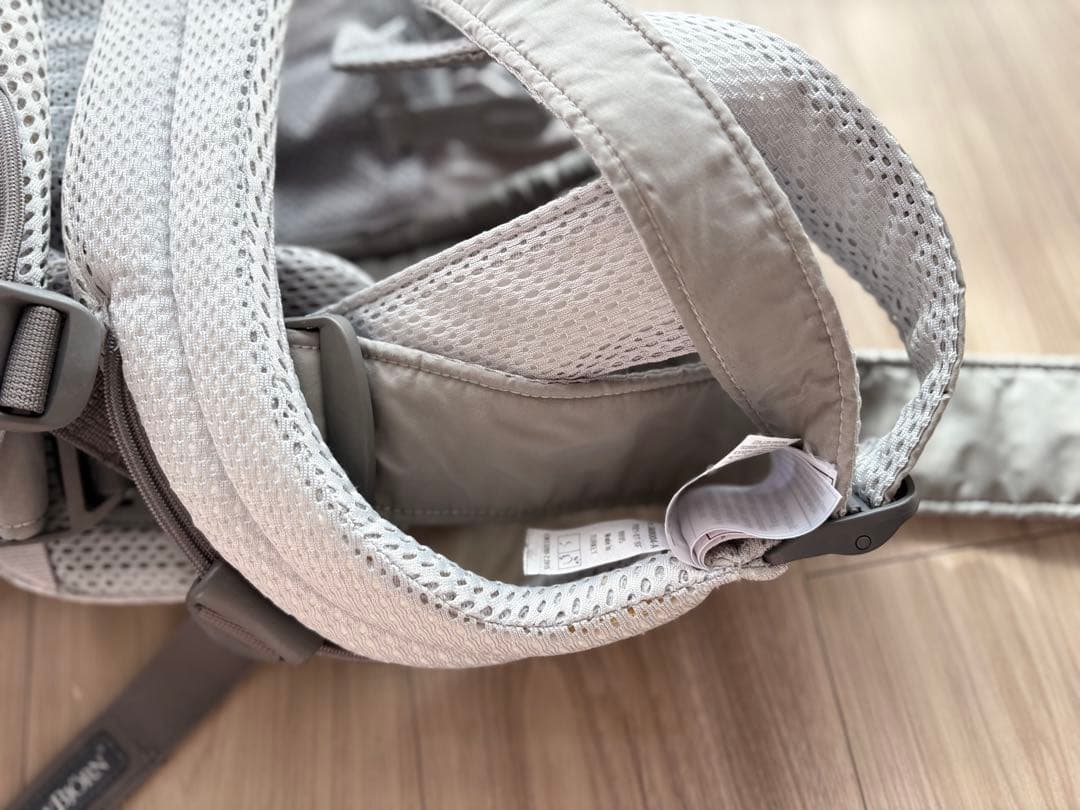 ベビービョルン　ベビーキャリア　ハーモニー　メッシュグレー　抱っこ紐