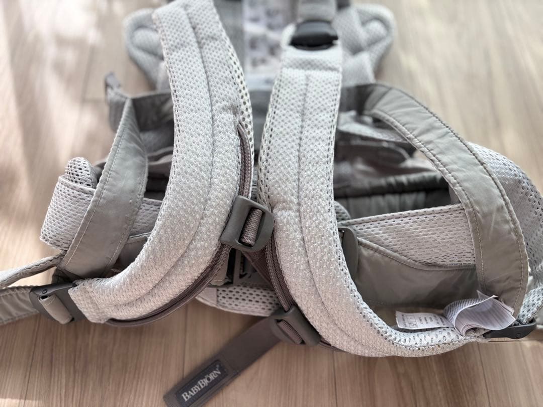 ベビービョルン　ベビーキャリア　ハーモニー　メッシュグレー　抱っこ紐