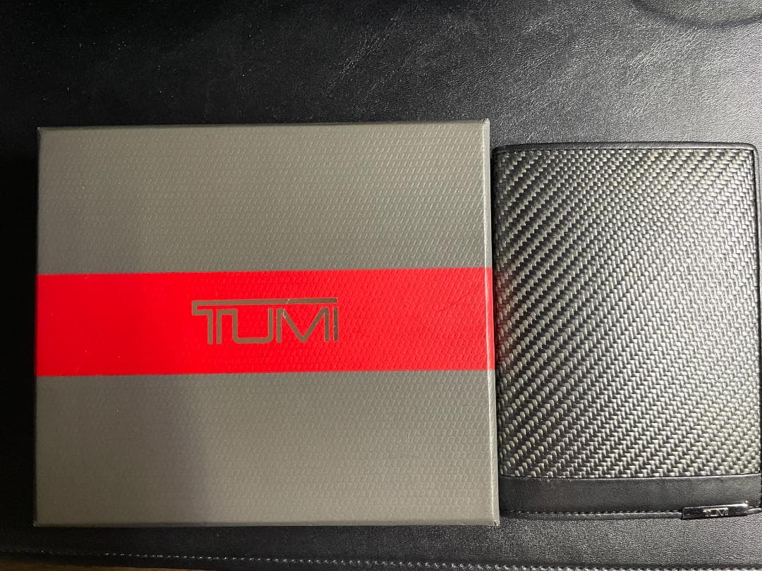 TUMI パスポートケース カーボン レザー