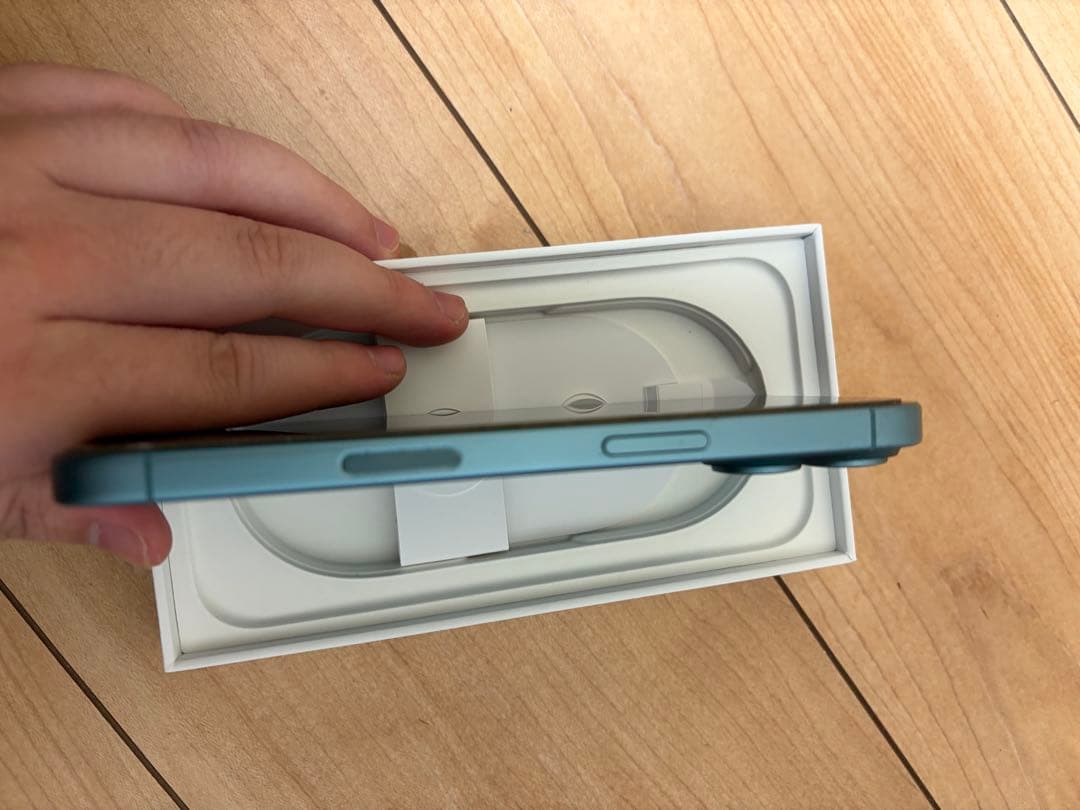 Apple iPhone 16 本体 ティール