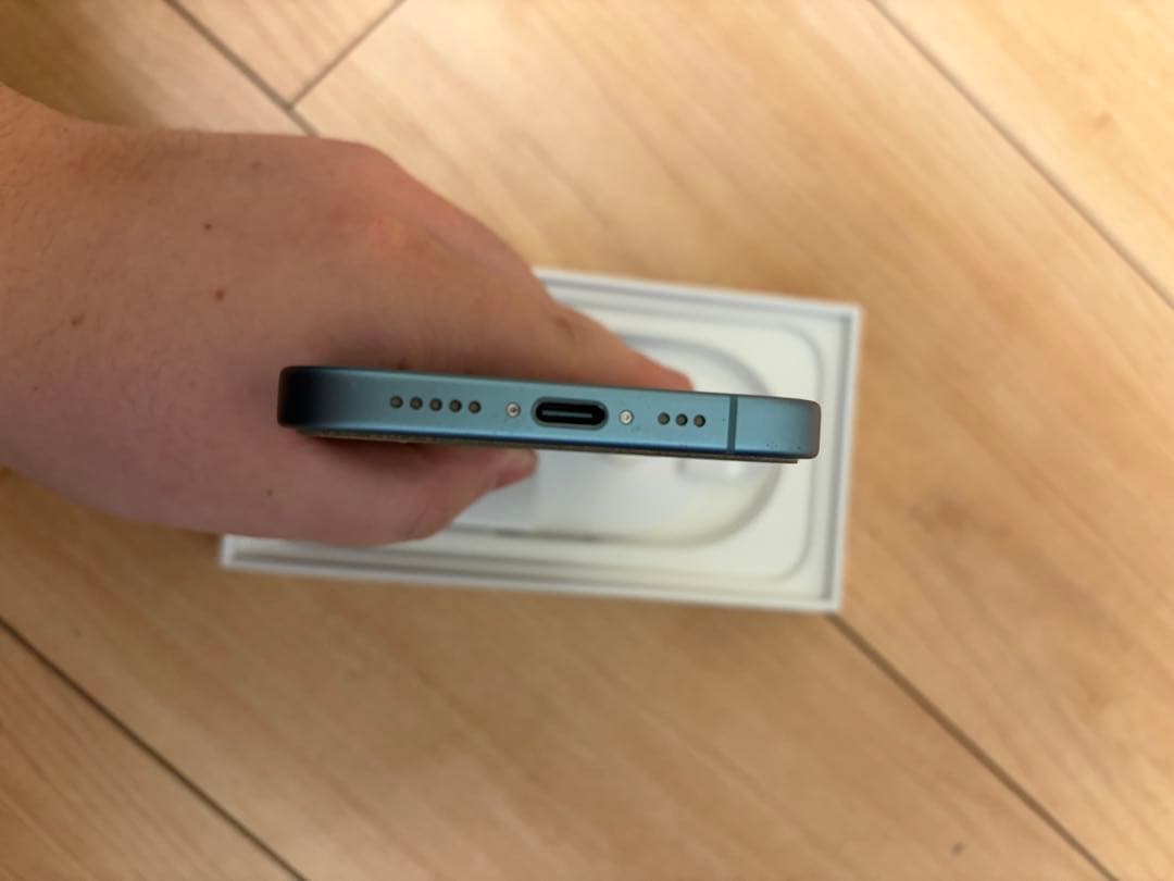 Apple iPhone 16 本体 ティール