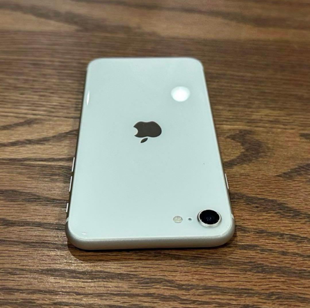iPhone SE3 128GB スターライト（ホワイト）