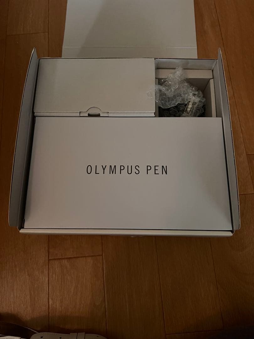 Olympus PEN E-PL8 + Vanguard バッグ