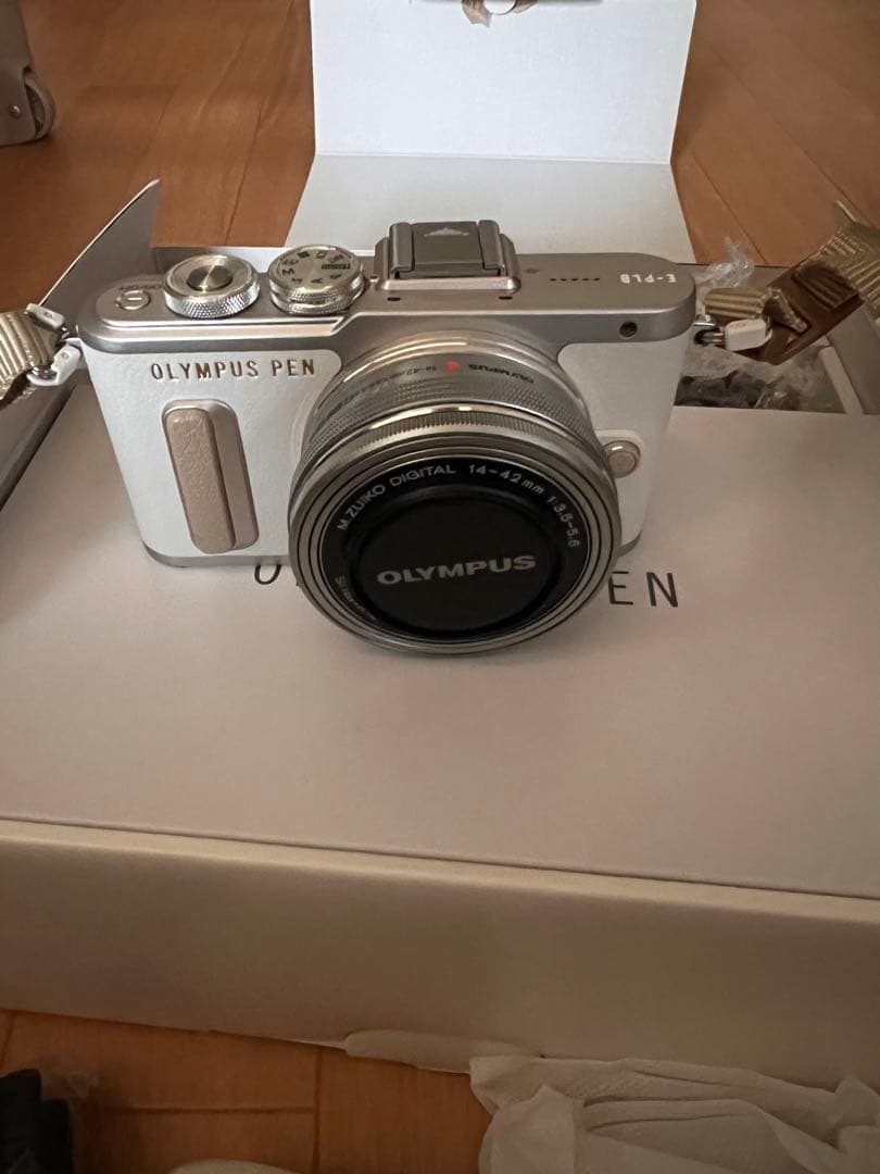 Olympus PEN E-PL8 + Vanguard バッグ