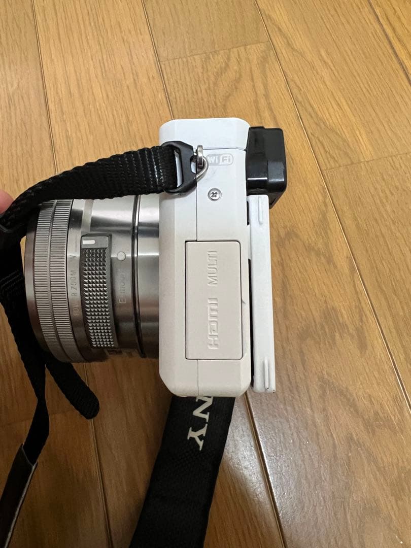 ソニー　SONY α6000 デジタル一眼レフカメラ　ダブルズームレンズキット