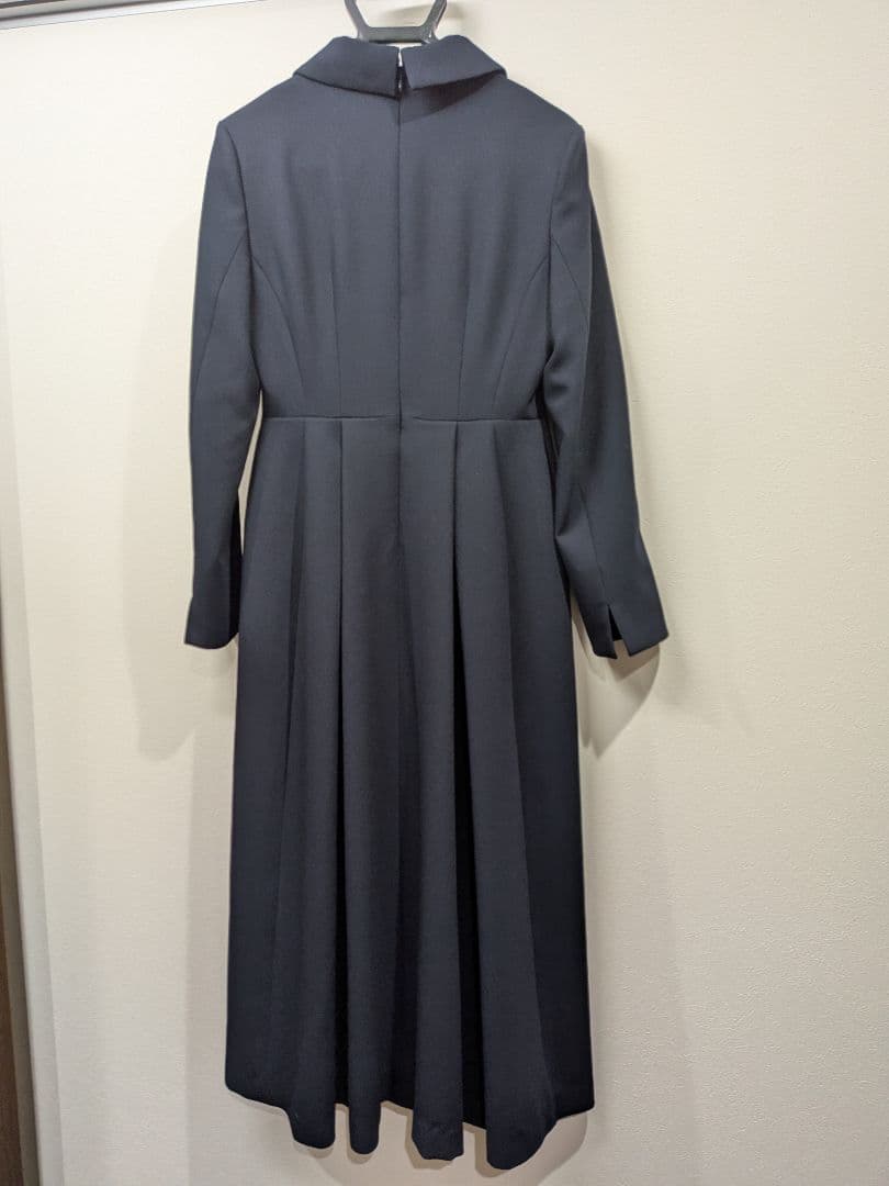 COLUMN　襟付きシェイプワンピース