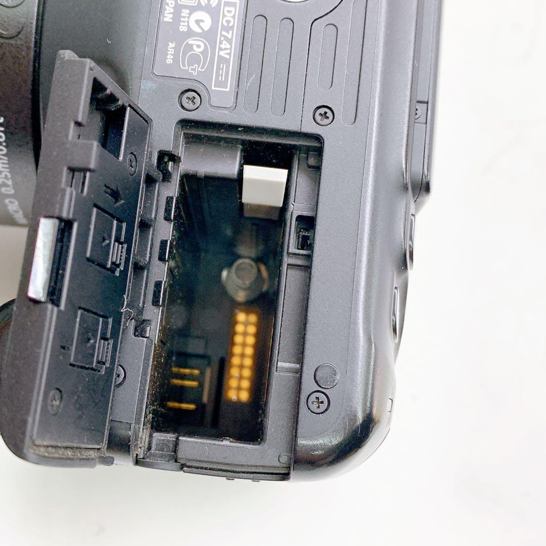 11ABM021 Canon EOS Kiss X5 デジタル一眼レフカメラ