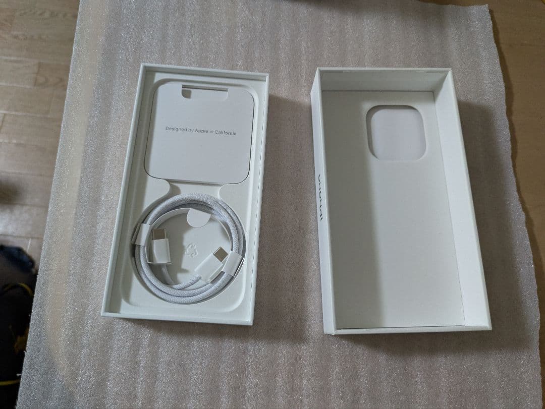 Apple iPhone 15Pro 本体オマケ付き