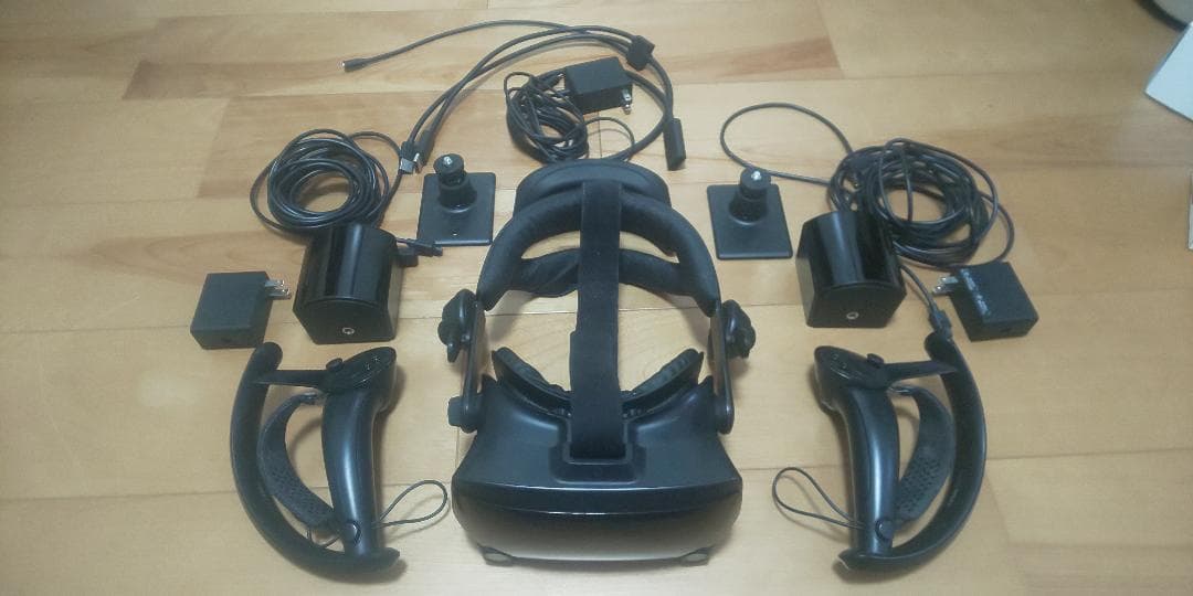 【ケーブル欠品】Valve Index VRヘッドセットと付属品トラッカー付き