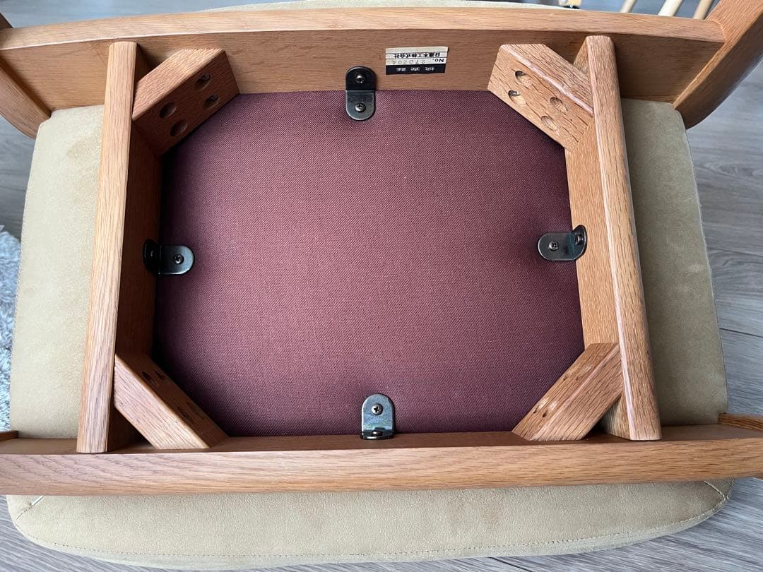 ベージュ布張りオットマン