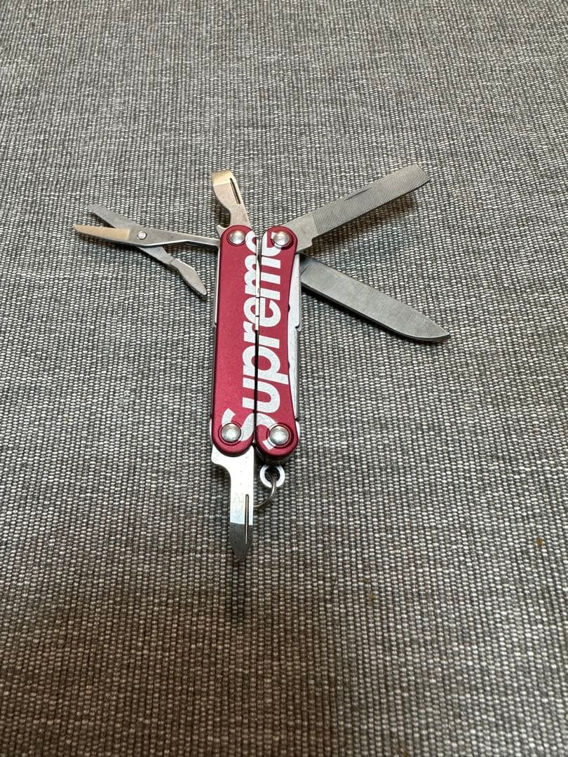 シュプリーム レザーマン スクワート PS4 マルチツール 多機能 レッド