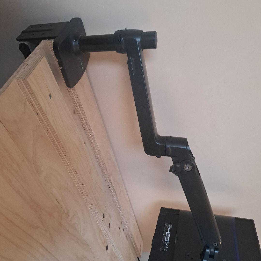 ゲーミングモニター24OHz ギガクリスタ モニターアーム付