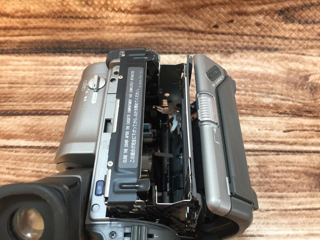 撮影再生ダビングOK　SONY　CCD-TR1　付属品あり　Hi8