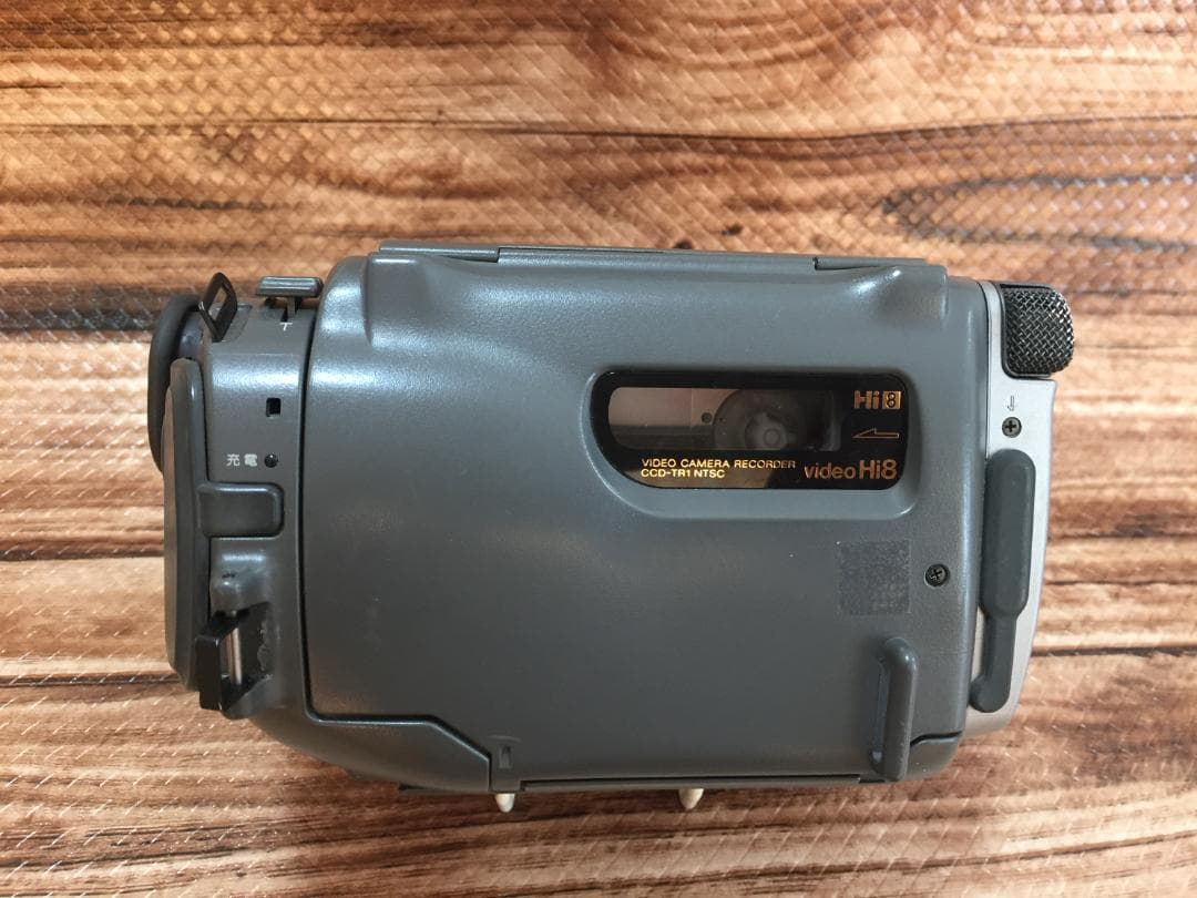 撮影再生ダビングOK　SONY　CCD-TR1　付属品あり　Hi8