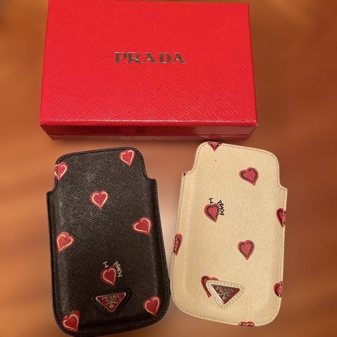 高坂恵子　PRADA ハート柄スマートフォンケース