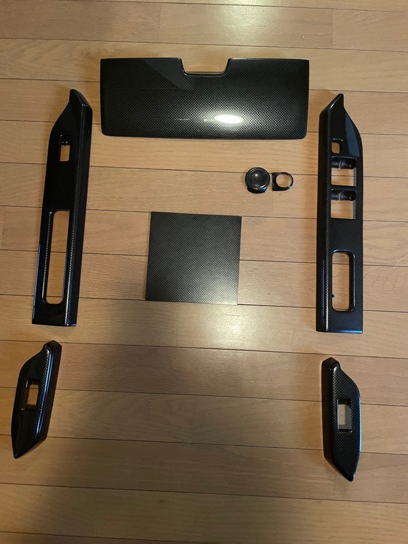 デリカD5カーボン調パネルグローブBOX、シフト、スイッチ全席、コンソールBOX