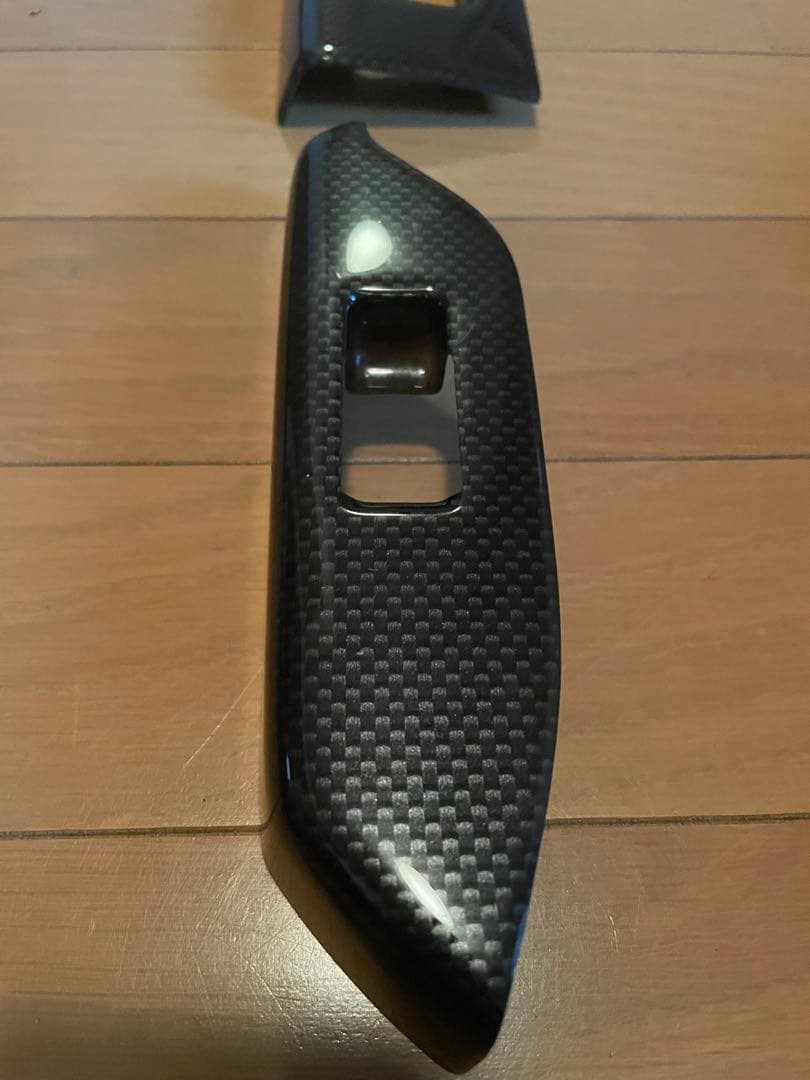 デリカD5カーボン調パネルグローブBOX、シフト、スイッチ全席、コンソールBOX