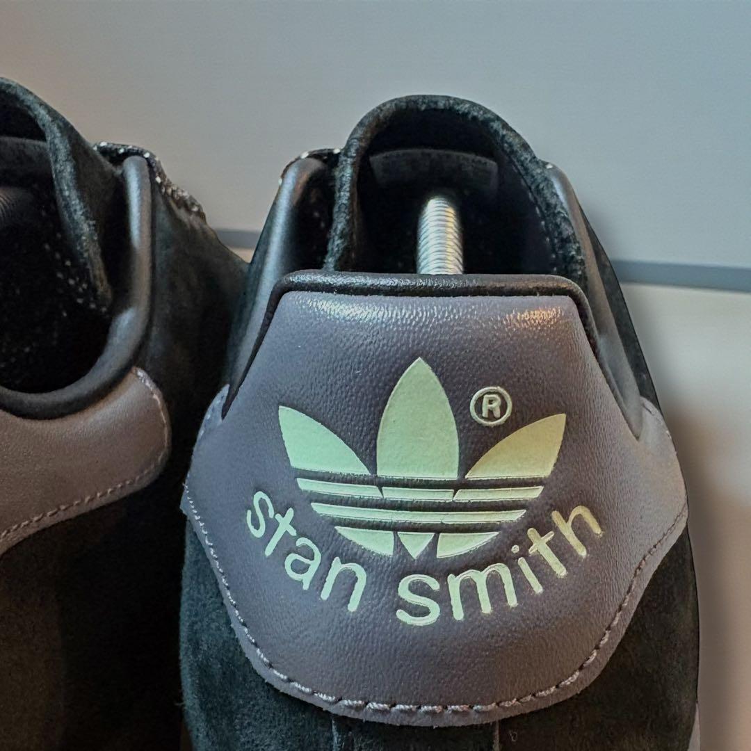 【ティファニーブルーの名品】アディダス　スタンスミス　ブラックスウェード