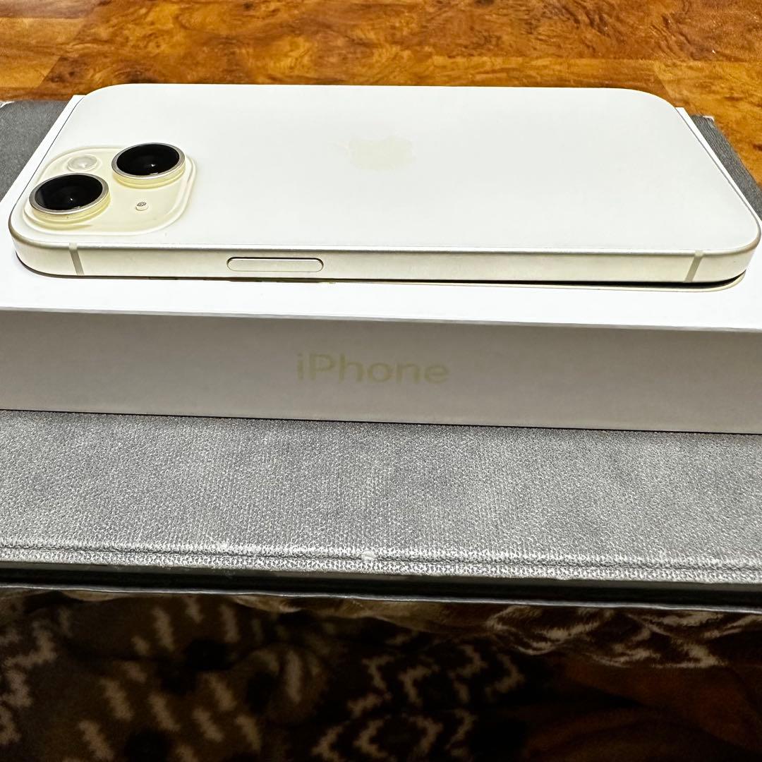 iPhone 15 256GB イエロー バッテリー残量100%