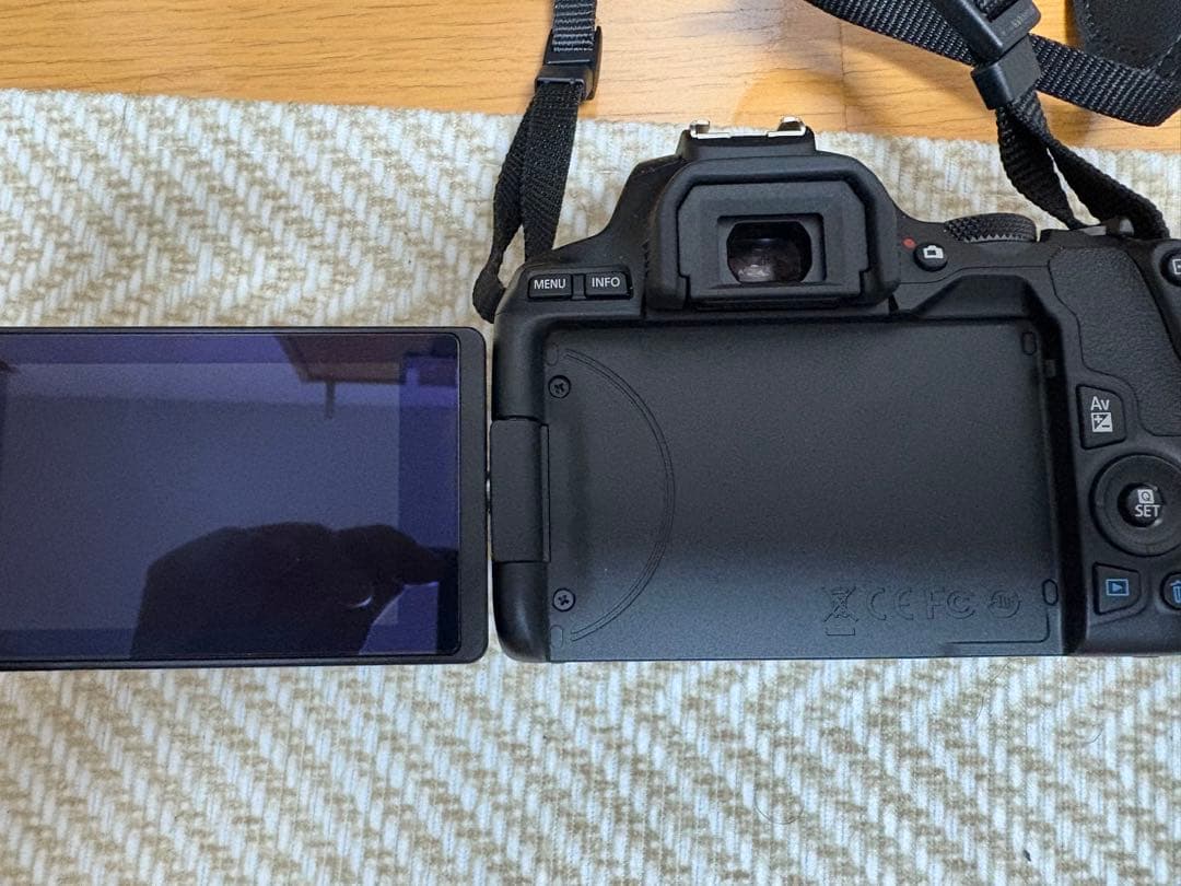 【美品】Canon デジタル一眼レフカメラ EOS Kiss X10