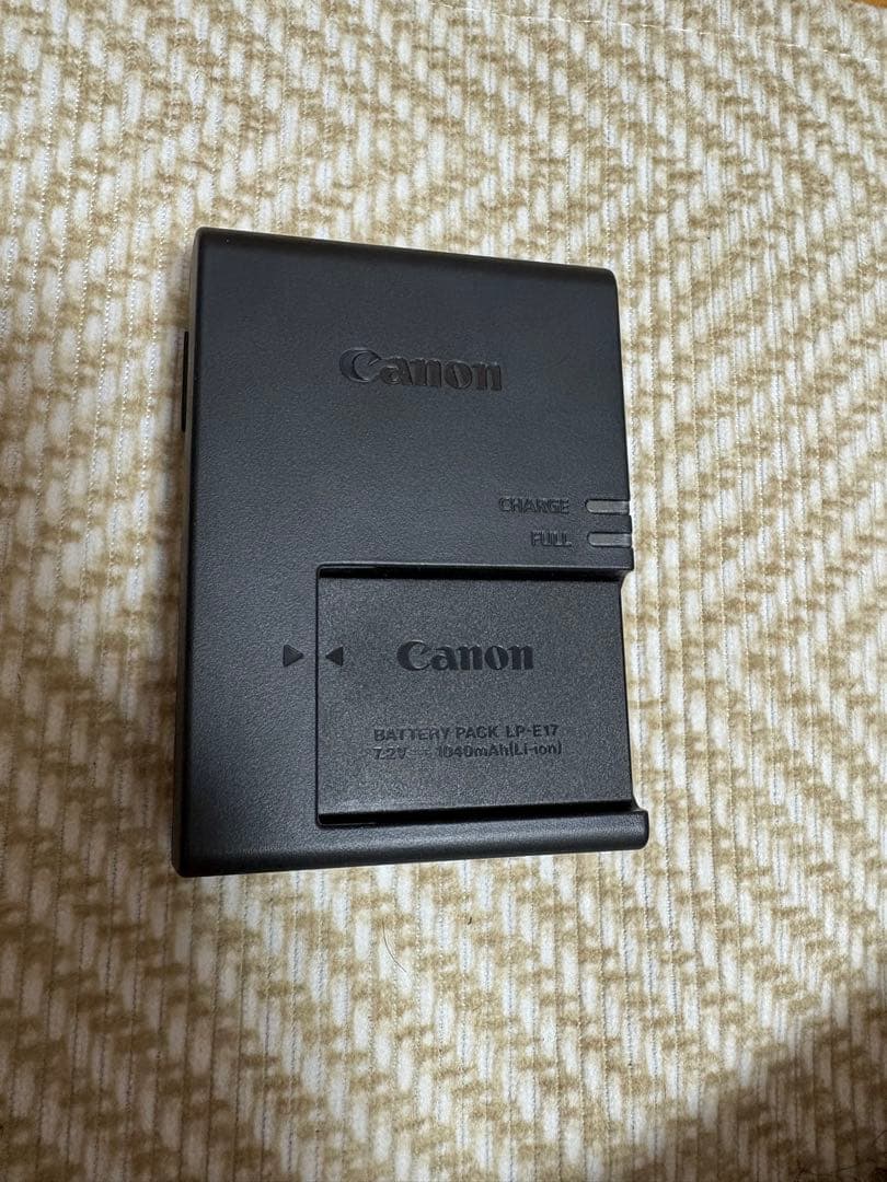 【美品】Canon デジタル一眼レフカメラ EOS Kiss X10