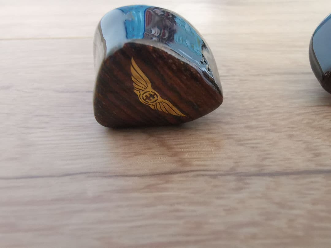 Empire ears Nemesis 限定デザイン