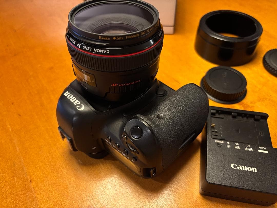 デジタルカメラ Canon EOS 5D Mark IV + EF 50mm f/1.2
