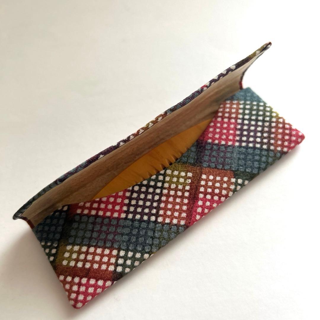 十三や　つげとかし櫛