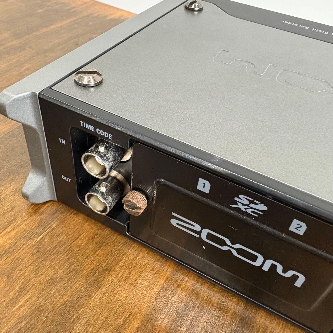 ZOOM F4（ズーム F4）　8トラック フィールドレコーダー