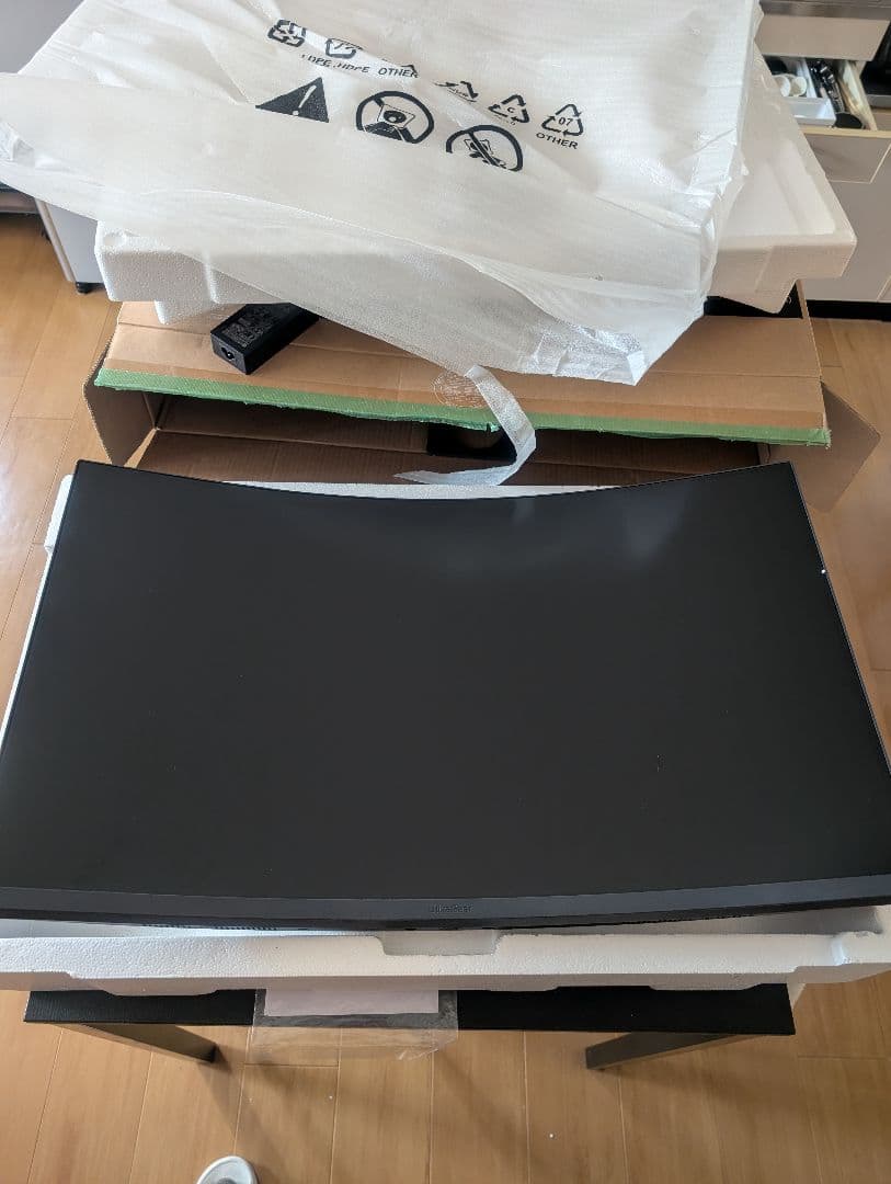 LG UltraGear 32インチ ゲーミングモニター 湾曲 美品