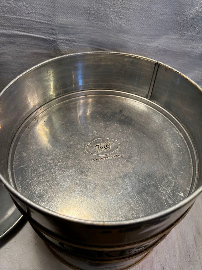 Tala社アンティーク　ケーキ缶