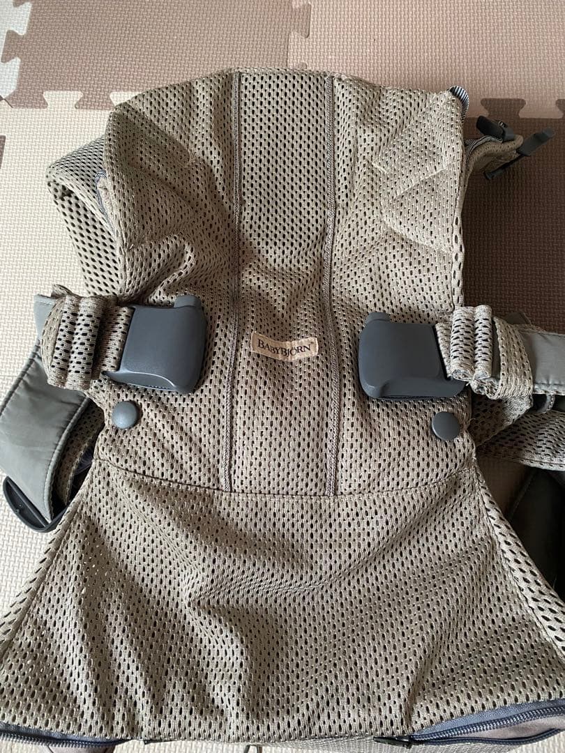 ベビービョルン　onekaiair グレーベージュ