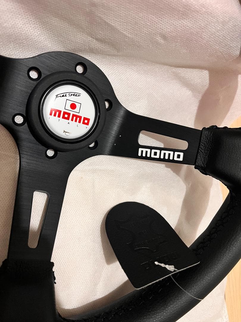 momo ステアリング 13インチ 黒色 白色