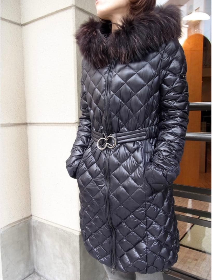 ぱどのん　タトラス ダウンコート 紺　02 Ｍ　ラクーンファー　ベルト