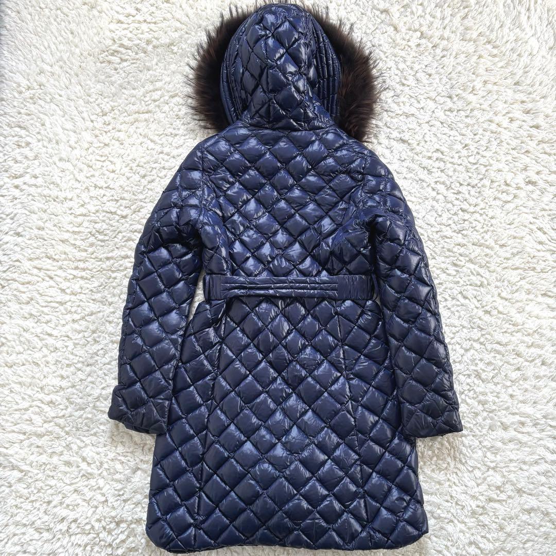 ぱどのん　タトラス ダウンコート 紺　02 Ｍ　ラクーンファー　ベルト