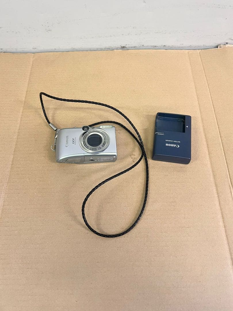 Canon IXY DIGITAL シルバー 充電器付き 現状渡し