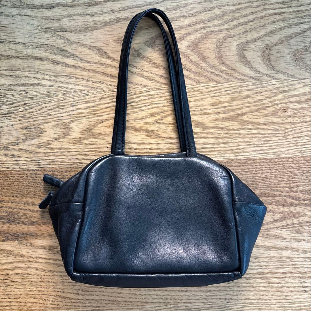 < a >アー Boston S size / Black