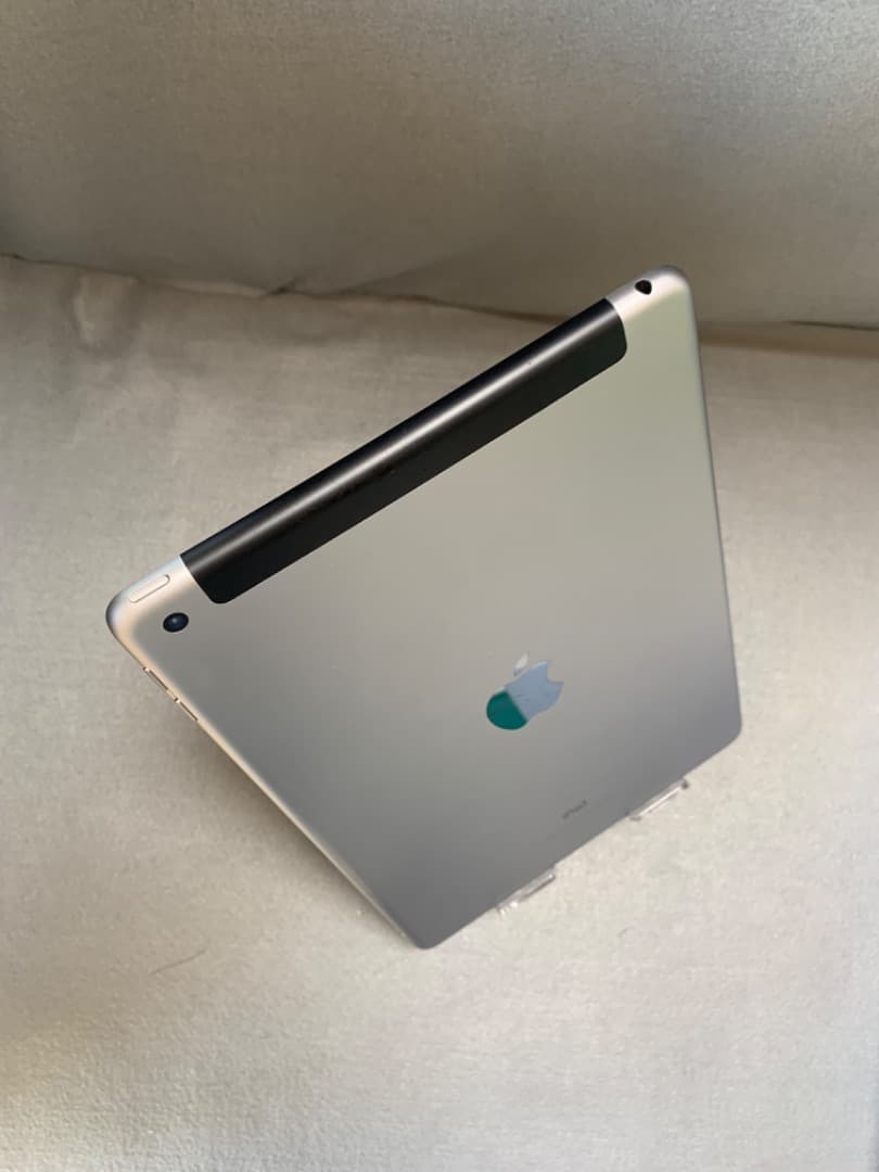 美品 SIMフリー iPad 第6世代 Cellularモデル 32GB